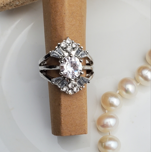 💫 Sterling silver Stunning Ring size 6 - Picture 2 of 9